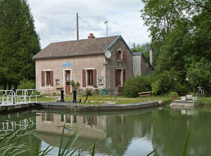 Vue d'ensemble du site d'écluse. © Pierre-Marie Barbe-Richaud / Région Bourgogne-Franche-Comté, Inventaire du patrimoine - 2011