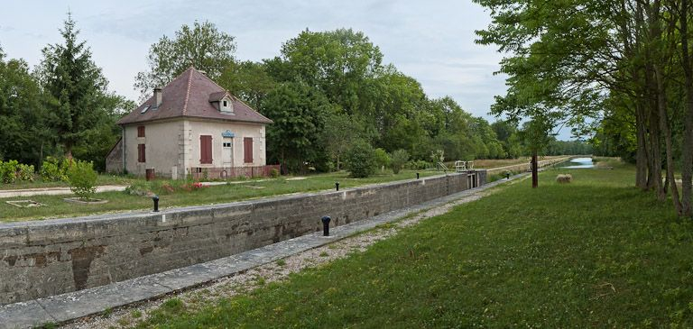 Vue d'ensemble du site d'écluse. © Pierre-Marie Barbe-Richaud / Région Bourgogne-Franche-Comté, Inventaire du patrimoine - 2011