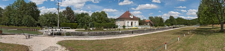 Vue d'ensemble du site d'écluse. © Pierre-Marie Barbe-Richaud / Région Bourgogne-Franche-Comté, Inventaire du patrimoine - 2011