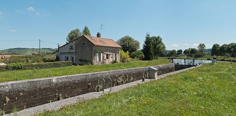 Vue d'ensemble du site d'écluse. © Pierre-Marie Barbe-Richaud / Région Bourgogne-Franche-Comté, Inventaire du patrimoine - 2011