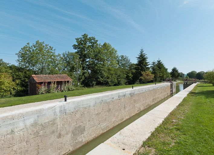 Vue du sas d'écluse. © Pierre-Marie Barbe-Richaud / Région Bourgogne-Franche-Comté, Inventaire du patrimoine - 2011 Vue du sas d'écluse. © Pierre-Marie Barbe-Richaud / Région Bourgogne-Franche-Comté, Inventaire du patrimoine - 2011
