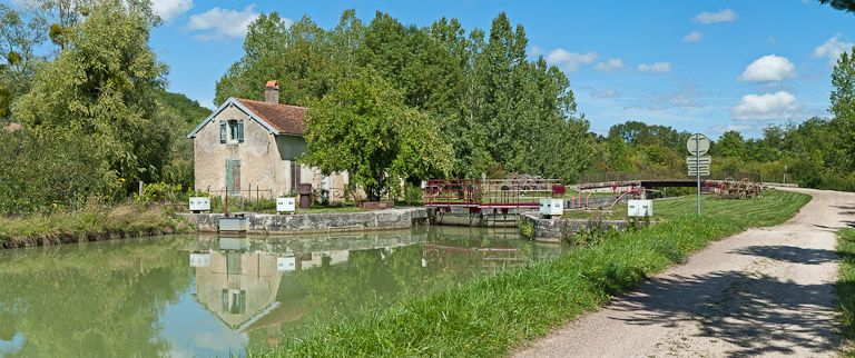 Vue d'ensemble du site d'écluse. © Pierre-Marie Barbe-Richaud / Région Bourgogne-Franche-Comté, Inventaire du patrimoine - 2011