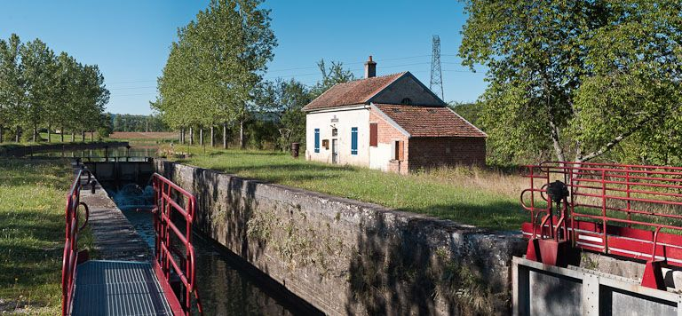 Vue d'ensemble du site d'écluse. © Pierre-Marie Barbe-Richaud / Région Bourgogne-Franche-Comté, Inventaire du patrimoine - 2011