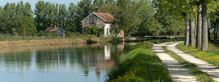 Vue du site d'écluse depuis l'amont. © Pierre-Marie Barbe-Richaud / Région Bourgogne-Franche-Comté, Inventaire du patrimoine - 2011