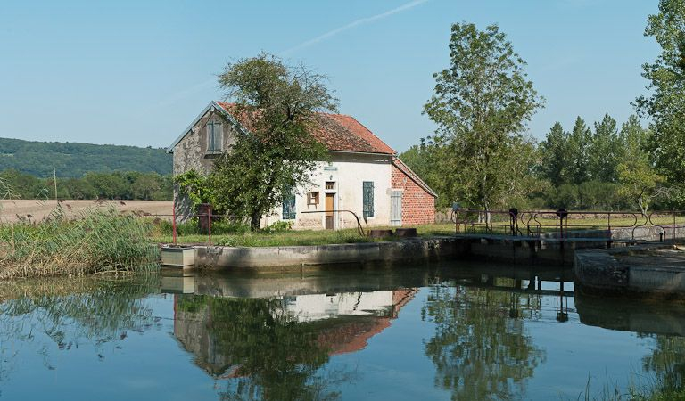 Vue du site d'écluse depuis l'amont. © Pierre-Marie Barbe-Richaud / Région Bourgogne-Franche-Comté, Inventaire du patrimoine - 2011