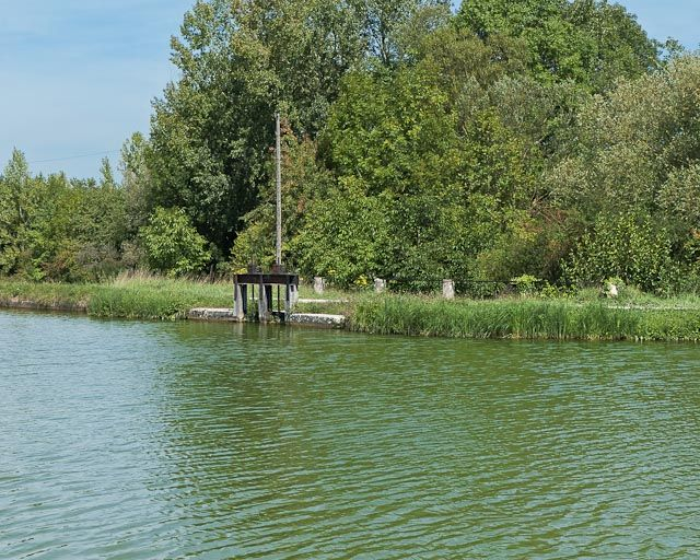 Vue du déversoir sur la rive droite © Pierre-Marie Barbe-Richaud / Région Bourgogne-Franche-Comté, Inventaire du patrimoine - 2011