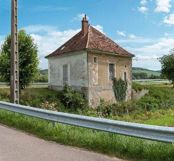 Vue de la différence des matériaux de la maison éclusière. © Pierre-Marie Barbe-Richaud / Région Bourgogne-Franche-Comté, Inventaire du patrimoine - 2011