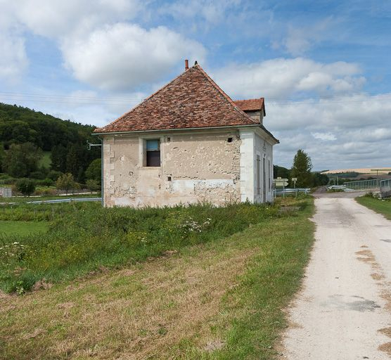 Vue de la façade latérale de la maison éclusière. © Pierre-Marie Barbe-Richaud / Région Bourgogne-Franche-Comté, Inventaire du patrimoine - 2011