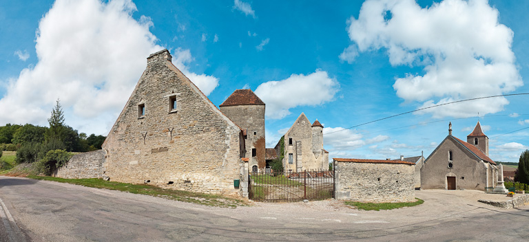 Vue d'ensemble du château. © Pierre-Marie Barbe-Richaud / Région Bourgogne-Franche-Comté, Inventaire du patrimoine - 2011