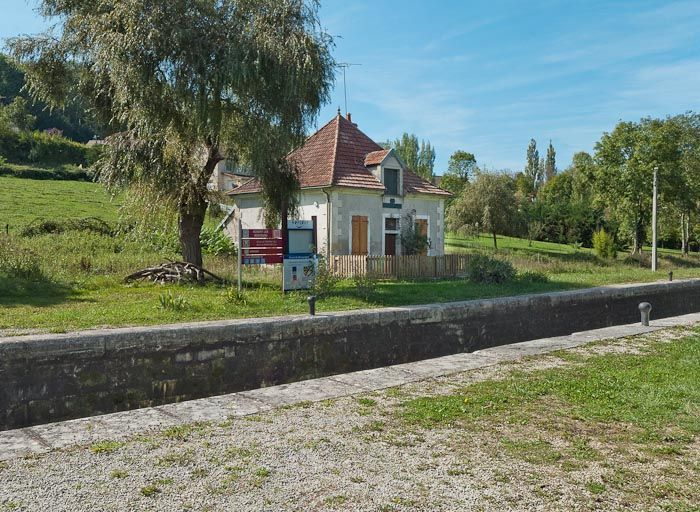Vue d'ensemble du site d'écluse. © Pierre-Marie Barbe-Richaud / Région Bourgogne-Franche-Comté, Inventaire du patrimoine - 2011