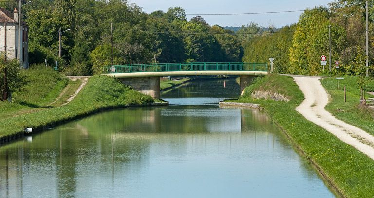 Vue du pont. © Pierre-Marie Barbe-Richaud / Région Bourgogne-Franche-Comté, Inventaire du patrimoine - 2011