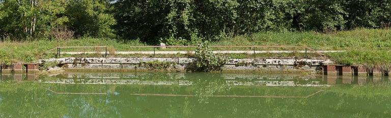L'arrivée d'eau vue du canal. © Pierre-Marie Barbe-Richaud / Région Bourgogne-Franche-Comté, Inventaire du patrimoine - 2011