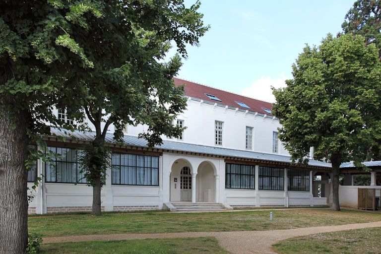 Ancien quartier des hommes, deuxième bâtiment, façade sur la troisième cour. © Alain Morelière / Région Bourgogne-Franche-Comté, Inventaire du patrimoine - 2011