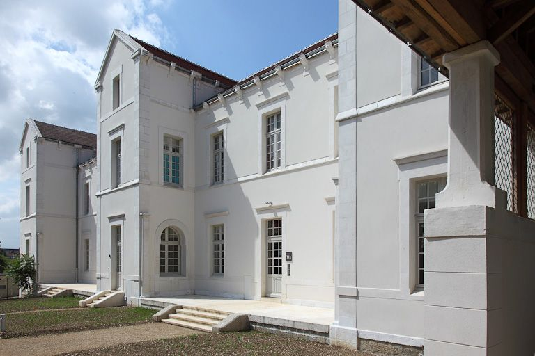 Façade est d'un des bâtiments postérieurs. © Alain Morelière / Région Bourgogne-Franche-Comté, Inventaire du patrimoine - 2011