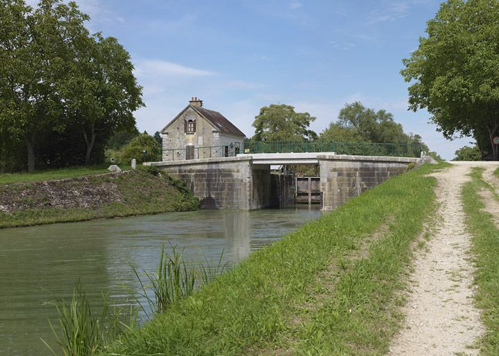 Le pont vu d'aval. © Thierry Kuntz / Région Bourgogne-Franche-Comté, Inventaire du patrimoine - 2011