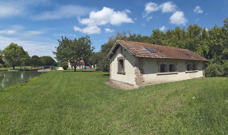 Vue d'ensemble du lavoir. © Thierry Kuntz / Région Bourgogne-Franche-Comté, Inventaire du patrimoine - 2011