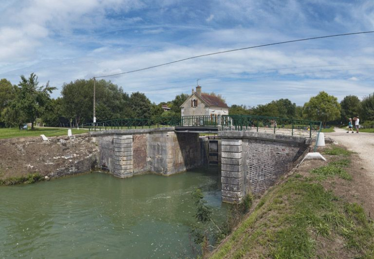 Vue d'ensemble, prise d'aval. © Thierry Kuntz / Région Bourgogne-Franche-Comté, Inventaire du patrimoine - 2011