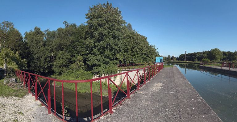 Sur le pont canal. © Thierry Kuntz / Région Bourgogne-Franche-Comté, Inventaire du patrimoine - 2011