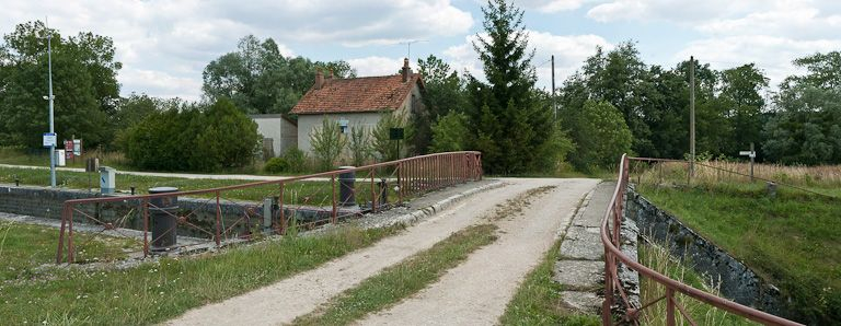 Vue d'ensemble du site d'écluse. © Pierre-Marie Barbe-Richaud / Région Bourgogne-Franche-Comté, Inventaire du patrimoine - 2011