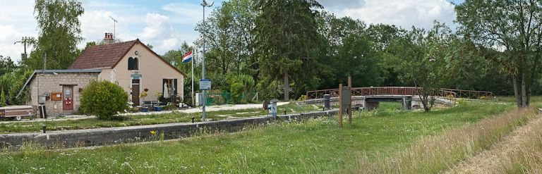 Vue d'ensemble du site d'écluse. © Pierre-Marie Barbe-Richaud / Région Bourgogne-Franche-Comté, Inventaire du patrimoine - 2011