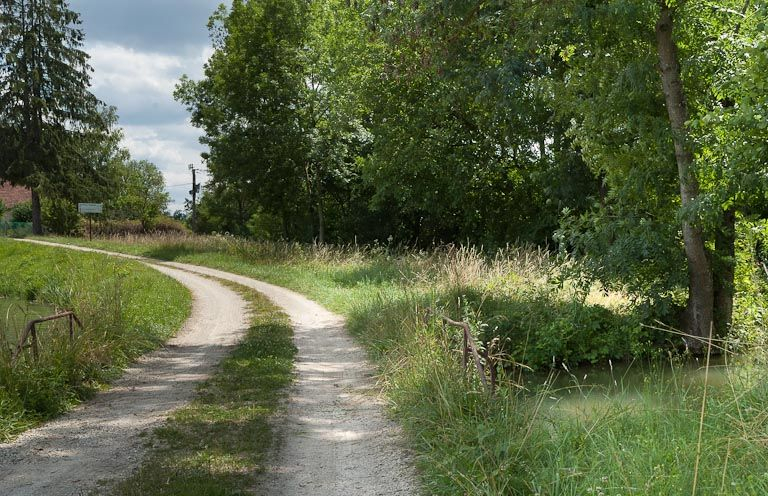 Vue de l'arrivée de la rigole dans le canal. © Pierre-Marie Barbe-Richaud / Région Bourgogne-Franche-Comté, Inventaire du patrimoine - 2011