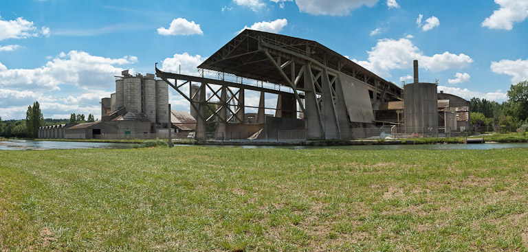 Vue du pont-roulant de la cimenterie. © Pierre-Marie Barbe-Richaud / Région Bourgogne-Franche-Comté, Inventaire du patrimoine - 2011