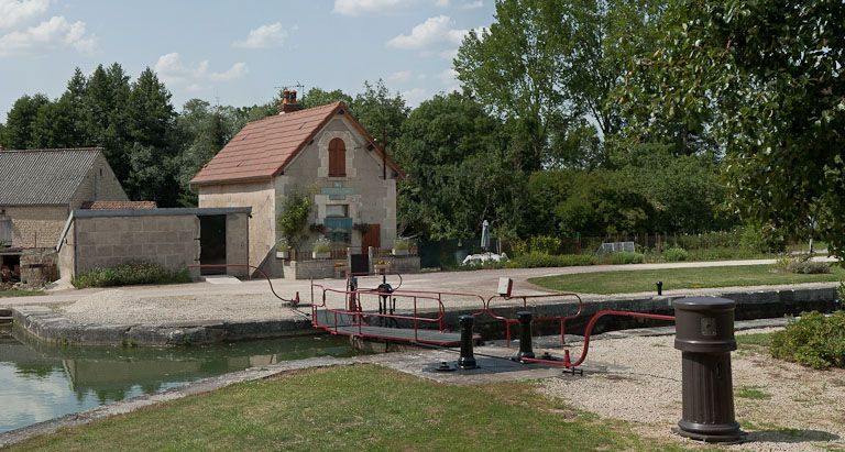 Vue d'ensemble du site d'écluse. © Pierre-Marie Barbe-Richaud / Région Bourgogne-Franche-Comté, Inventaire du patrimoine - 2011