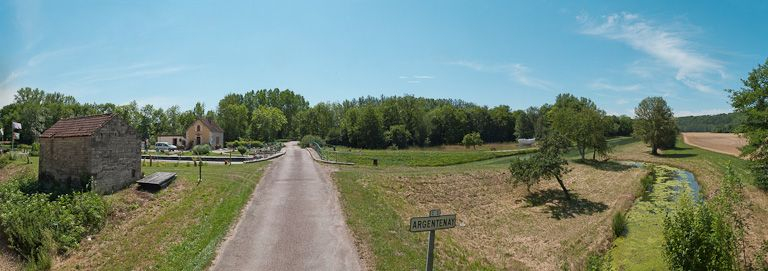 Vue du site d'écluse et de la rigole se déversant en aval. © Pierre-Marie Barbe-Richaud / Région Bourgogne-Franche-Comté, Inventaire du patrimoine - 2011