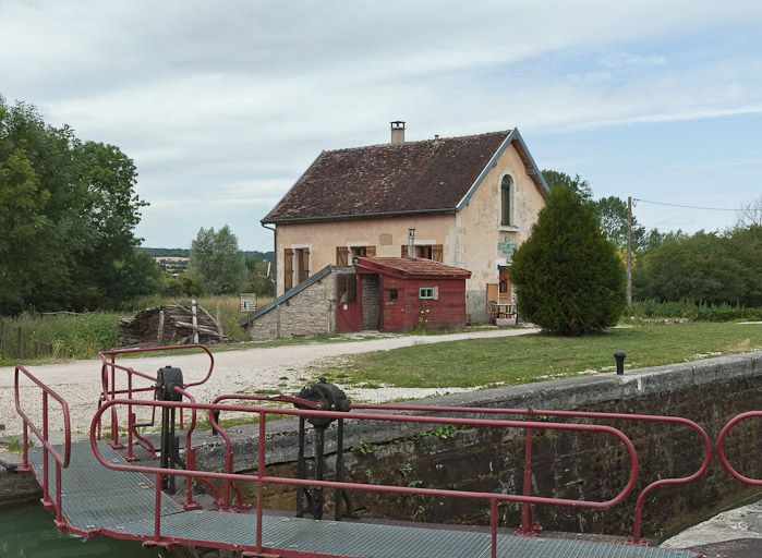 Vue d'ensemble du site d'écluse. © Pierre-Marie Barbe-Richaud / Région Bourgogne-Franche-Comté, Inventaire du patrimoine - 2011