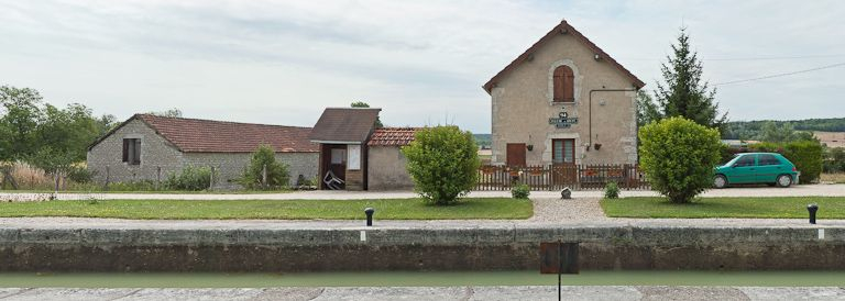 Vue d'ensemble du site d'écluse. © Pierre-Marie Barbe-Richaud / Région Bourgogne-Franche-Comté, Inventaire du patrimoine - 2011