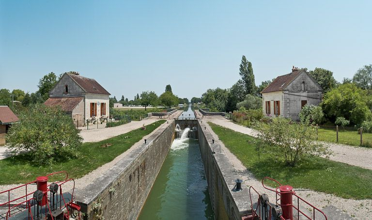 Vue d'ensemble du site d'écluse. © Pierre-Marie Barbe-Richaud / Région Bourgogne-Franche-Comté, Inventaire du patrimoine - 2011