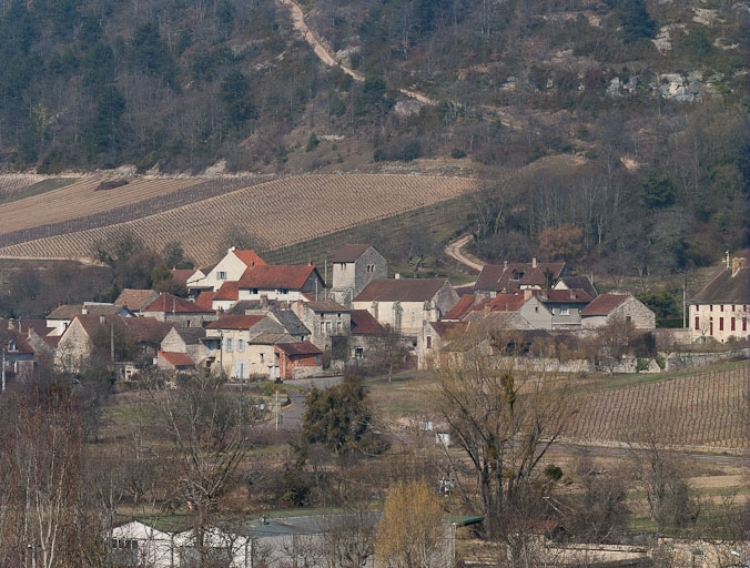 Eglise du Petit-Auxey dans son site. © Pierre-Marie Barbe-Richaud / Région Bourgogne-Franche-Comté, Inventaire du patrimoine - 2012