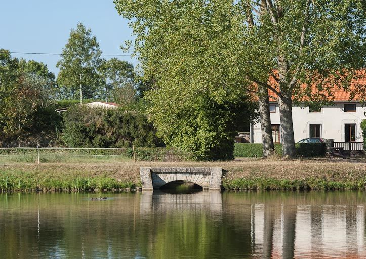 Vue de l'arrivée de la rigole de Chazilly. © Pierre-Marie Barbe-Richaud / Région Bourgogne-Franche-Comté, Inventaire du patrimoine - 2012