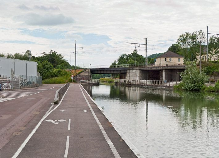 Vue d'ensemble du pont. © Pierre-Marie Barbe-Richaud / Région Bourgogne-Franche-Comté, Inventaire du patrimoine - 2012