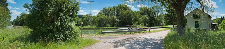 Vue du pignon droit de la maison. © Pierre-Marie Barbe-Richaud / Région Bourgogne-Franche-Comté, Inventaire du patrimoine - 2012