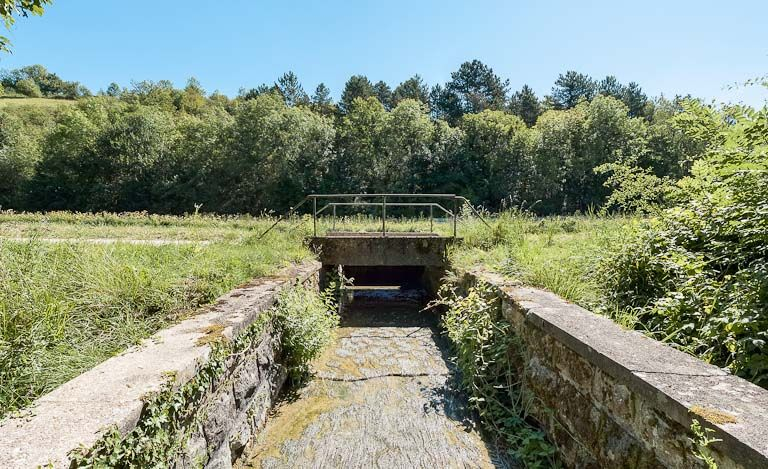 Vue de la rigole. © Pierre-Marie Barbe-Richaud / Région Bourgogne-Franche-Comté, Inventaire du patrimoine - 2012