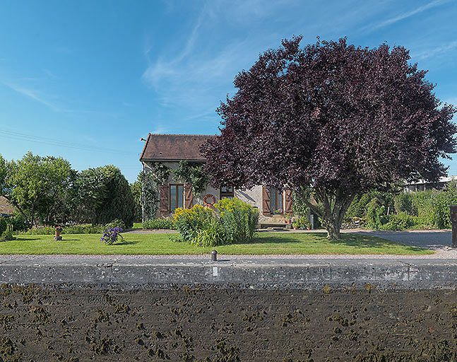 La maison éclusière de face. © Thierry Kuntz / Région Bourgogne-Franche-Comté, Inventaire du patrimoine - 2012