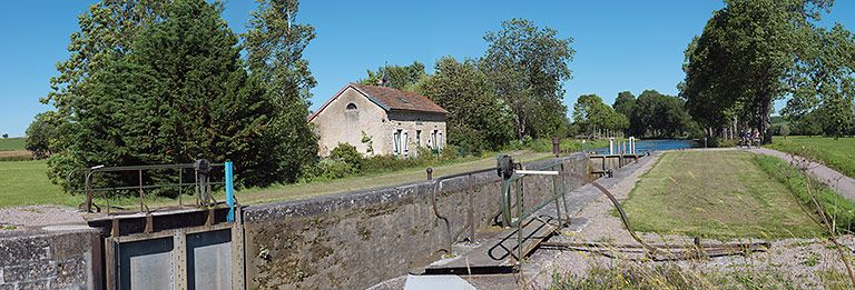 Vue d'ensemble du site pris d'aval. © Thierry Kuntz / Région Bourgogne-Franche-Comté, Inventaire du patrimoine - 2012