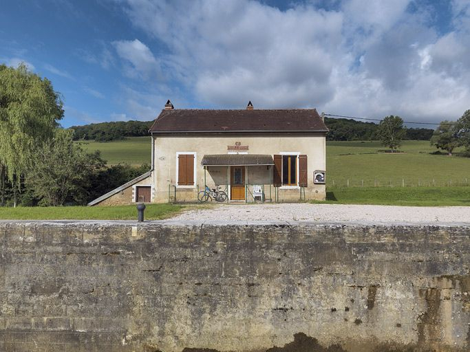 Maison éclusière de face. © Thierry Kuntz / Région Bourgogne-Franche-Comté, Inventaire du patrimoine - 2012