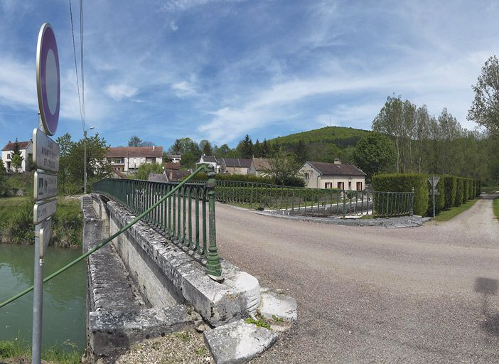 Pont vu d'aval. © Thierry Kuntz / Région Bourgogne-Franche-Comté, Inventaire du patrimoine - 2012