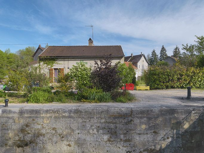 Maison éclusière de face. © Thierry Kuntz / Région Bourgogne-Franche-Comté, Inventaire du patrimoine - 2012