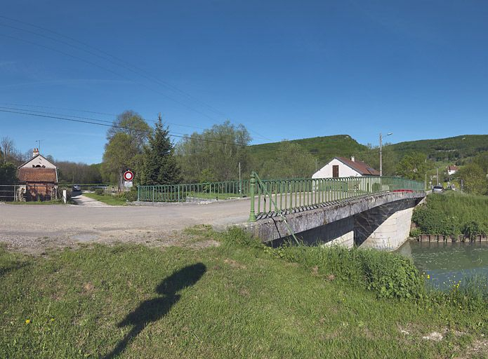 Pont sur écluse pris d'aval. © Thierry Kuntz / Région Bourgogne-Franche-Comté, Inventaire du patrimoine - 2012