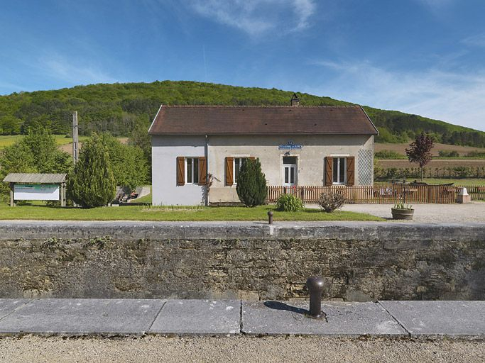 Maison éclusière de face. © Thierry Kuntz / Région Bourgogne-Franche-Comté, Inventaire du patrimoine - 2012