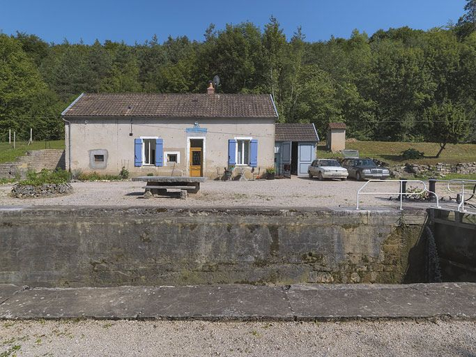 Maison éclusière de face. © Thierry Kuntz / Région Bourgogne-Franche-Comté, Inventaire du patrimoine - 2012