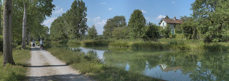 Maison de garde-barrière à droite. © Thierry Kuntz / Région Bourgogne-Franche-Comté, Inventaire du patrimoine - 2012