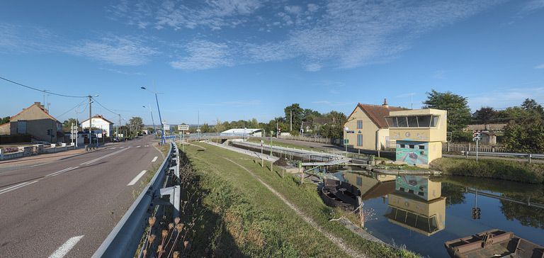 Site d'écluse pris d'amont. © Thierry Kuntz / Région Bourgogne-Franche-Comté, Inventaire du patrimoine - 2012
