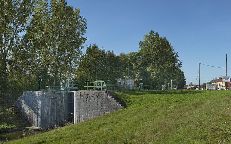 Le site d'écluse 06 vu d'aval. © Thierry Kuntz / Région Bourgogne-Franche-Comté, Inventaire du patrimoine - 2012