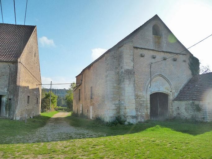 Entrée de la cour, passage entre la grange et la chapelle. © Cécile Lestienne, Virginie Malherbe / Région Bourgogne-Franche-Comté, Inventaire du patrimoine - 2012