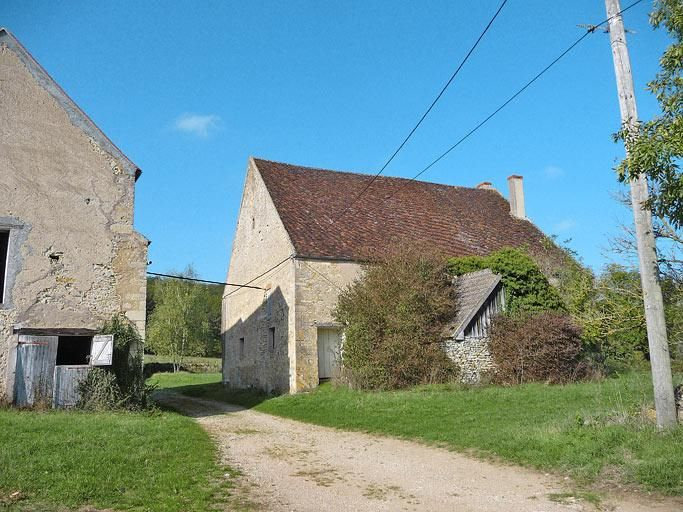 Murs postérieurs de la chapelle et de la grange. © Cécile Lestienne, Virginie Malherbe / Région Bourgogne-Franche-Comté, Inventaire du patrimoine - 2012