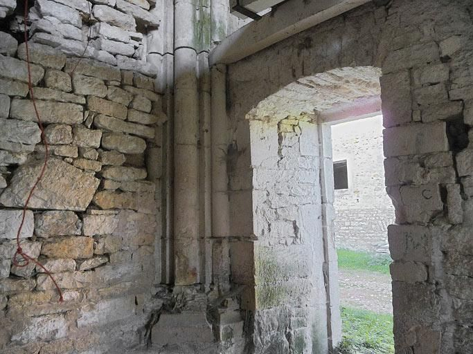 Chapelle, corps postérieur : départ des colonnes de l'angle nord-ouest. © Cécile Lestienne, Virginie Malherbe / Région Bourgogne-Franche-Comté, Inventaire du patrimoine - 2012